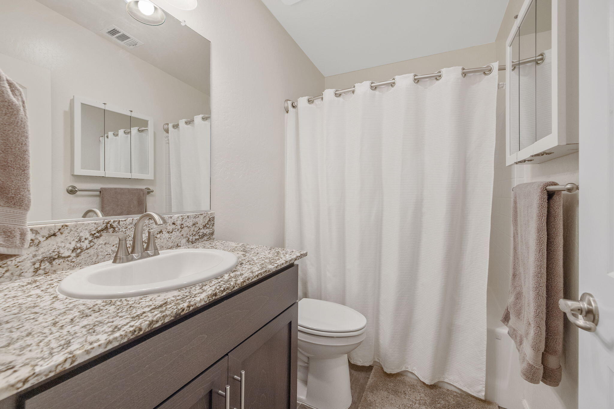 2936 S Irma St, Visalia, CA 93292