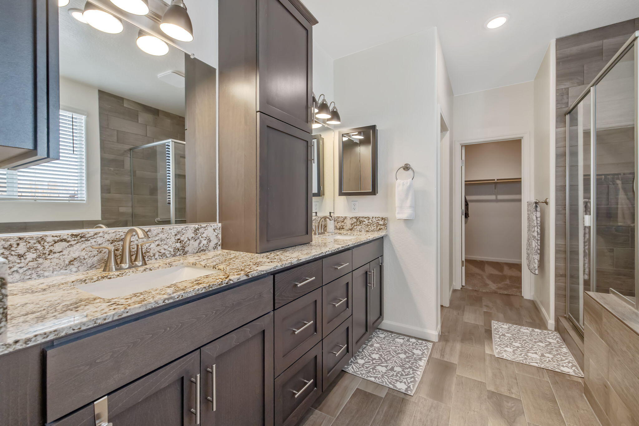 2936 S Irma St, Visalia, CA 93292