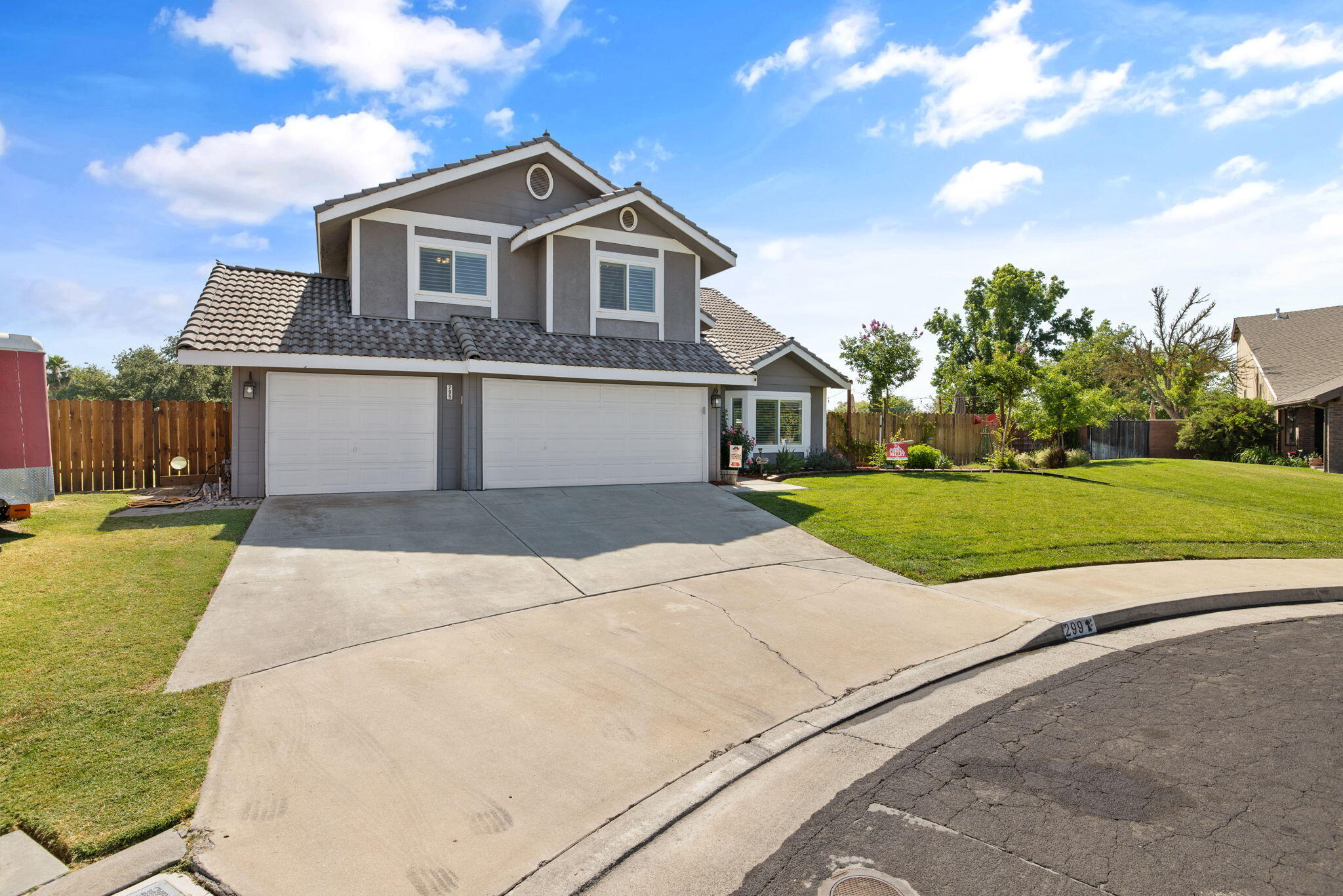 299 Orange Ct, Hanford, CA 93230