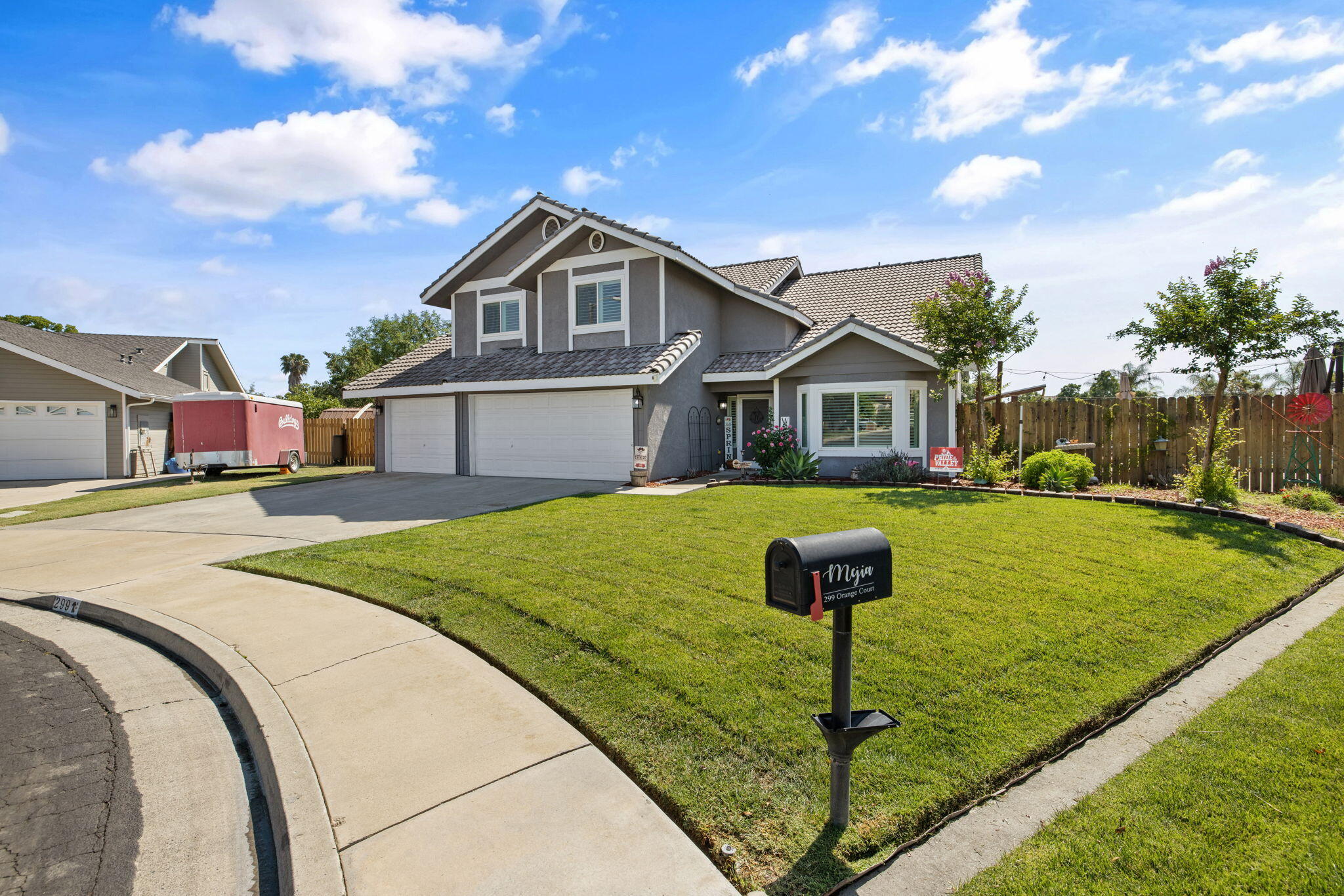 299 Orange Ct, Hanford, CA 93230