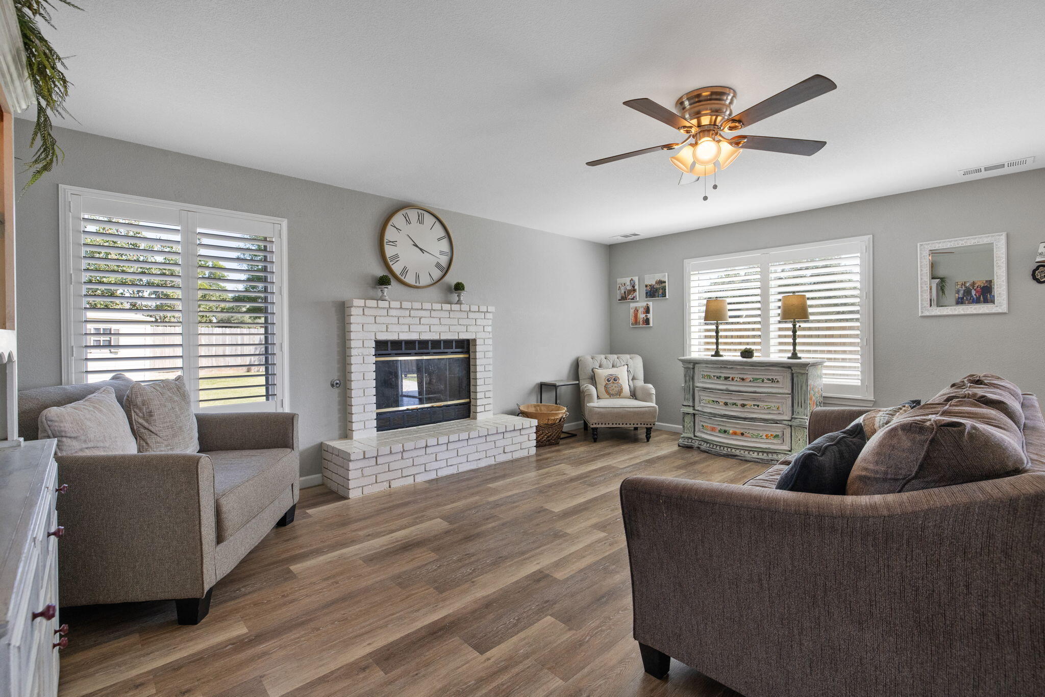299 Orange Ct, Hanford, CA 93230