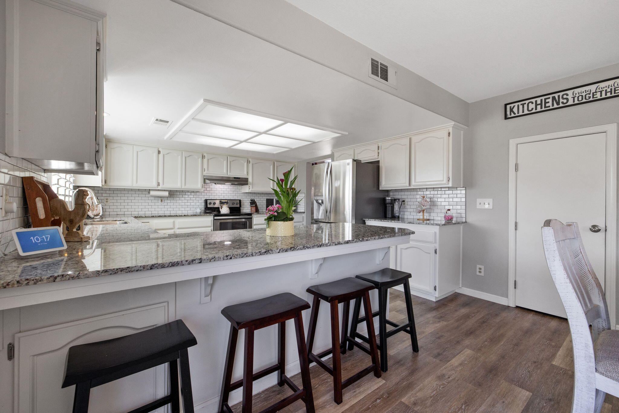 299 Orange Ct, Hanford, CA 93230