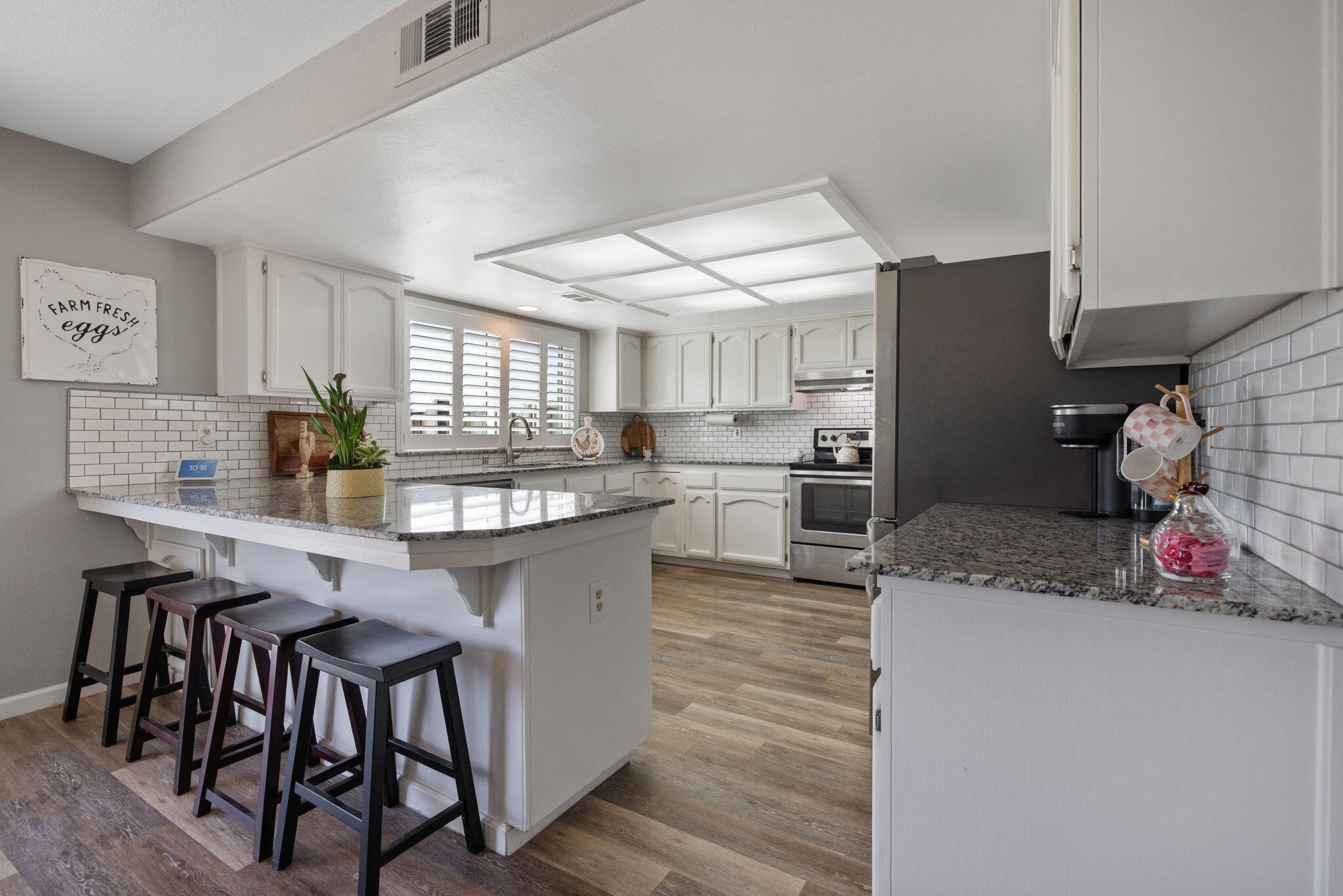299 Orange Ct, Hanford, CA 93230