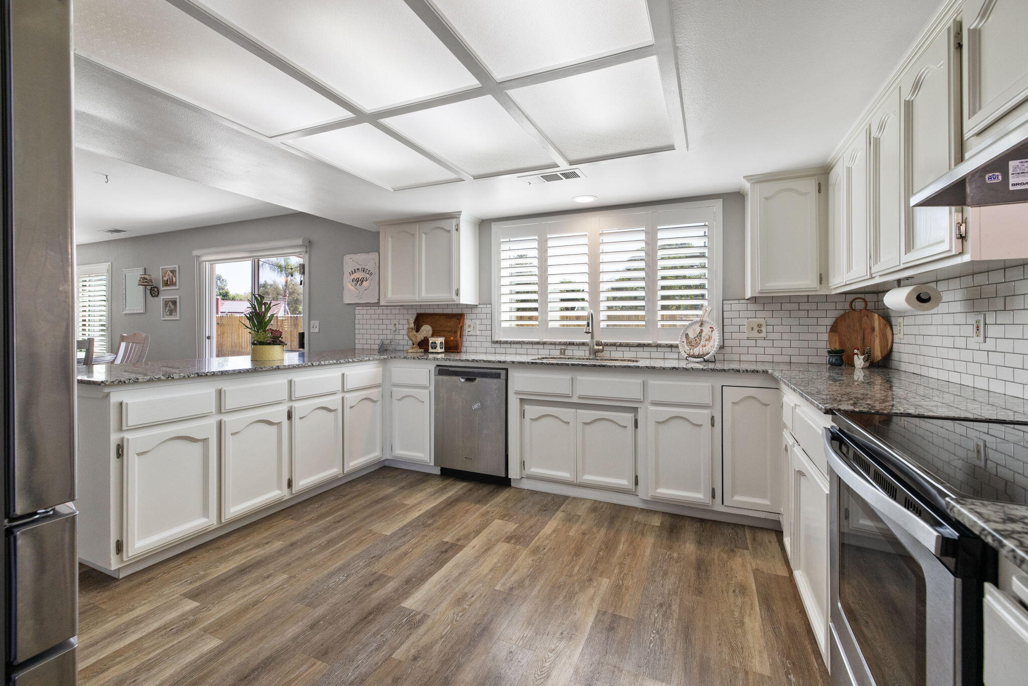 299 Orange Ct, Hanford, CA 93230