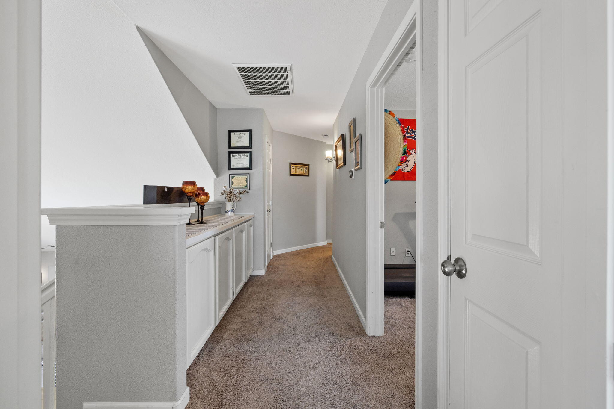299 Orange Ct, Hanford, CA 93230