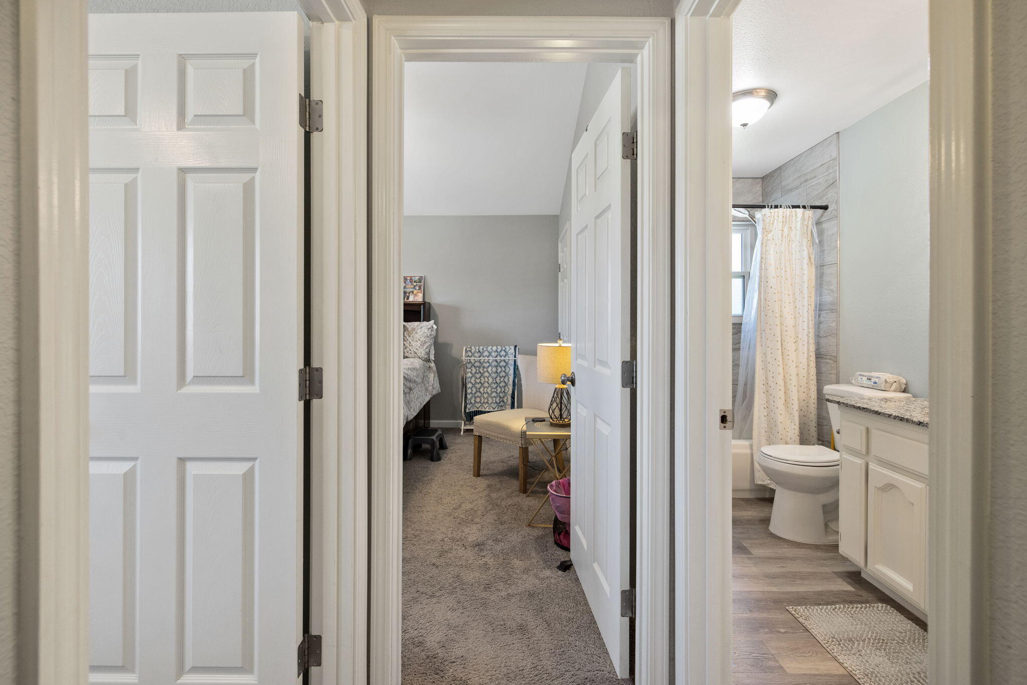 299 Orange Ct, Hanford, CA 93230
