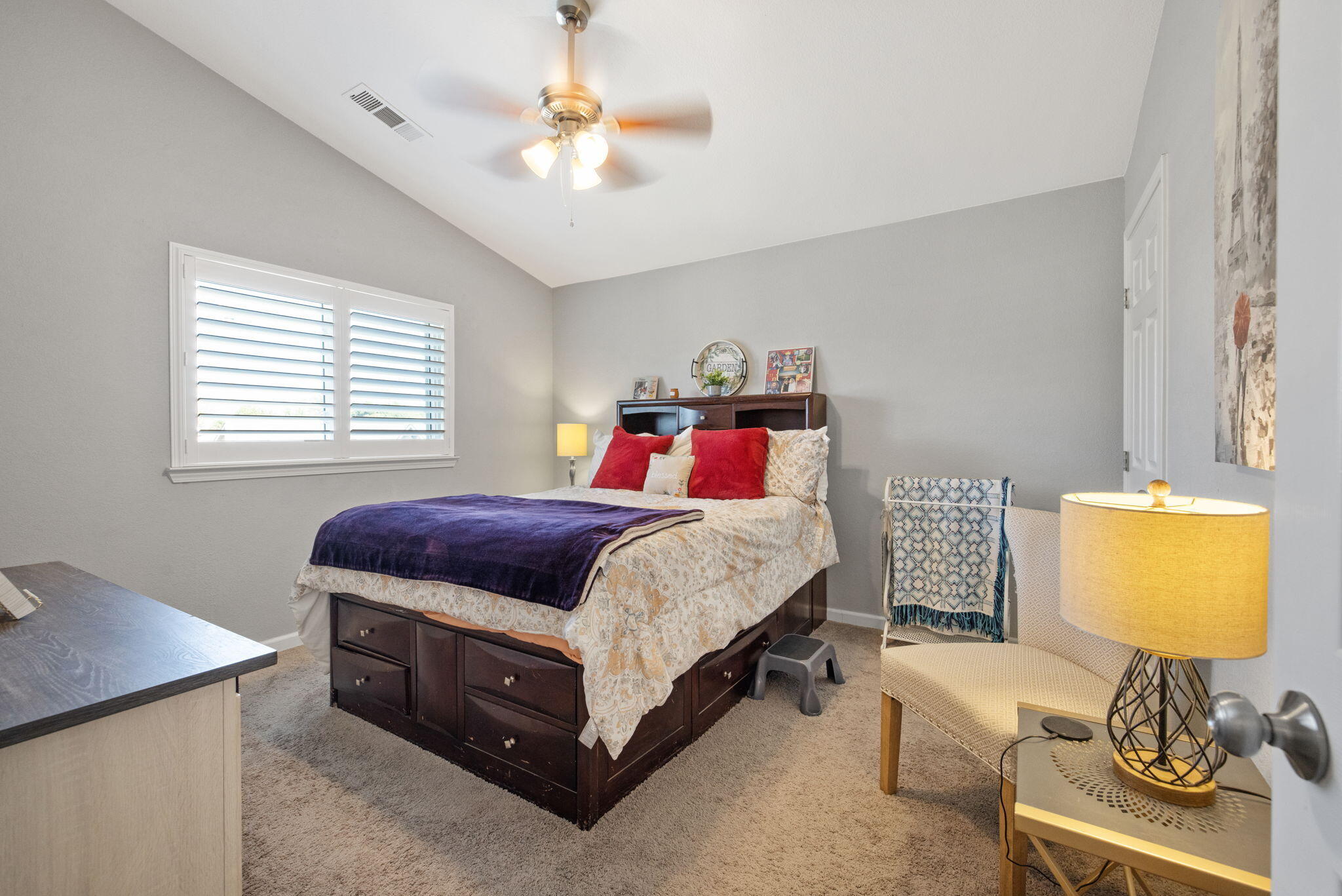 299 Orange Ct, Hanford, CA 93230