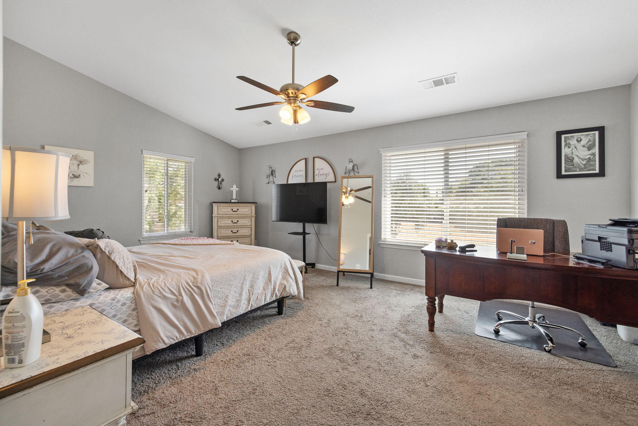 299 Orange Ct, Hanford, CA 93230