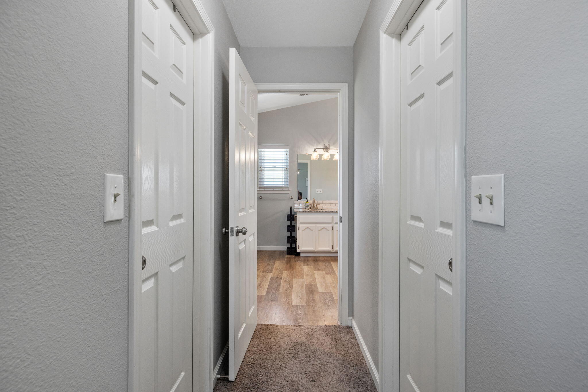 299 Orange Ct, Hanford, CA 93230