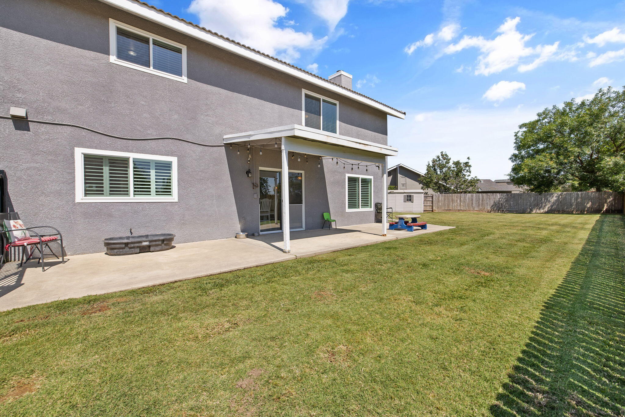 299 Orange Ct, Hanford, CA 93230