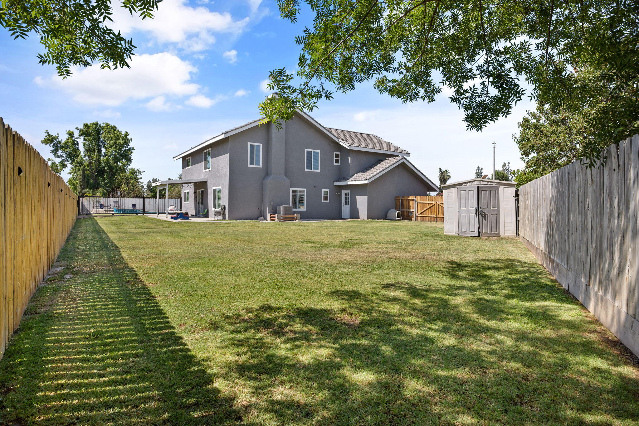299 Orange Ct, Hanford, CA 93230