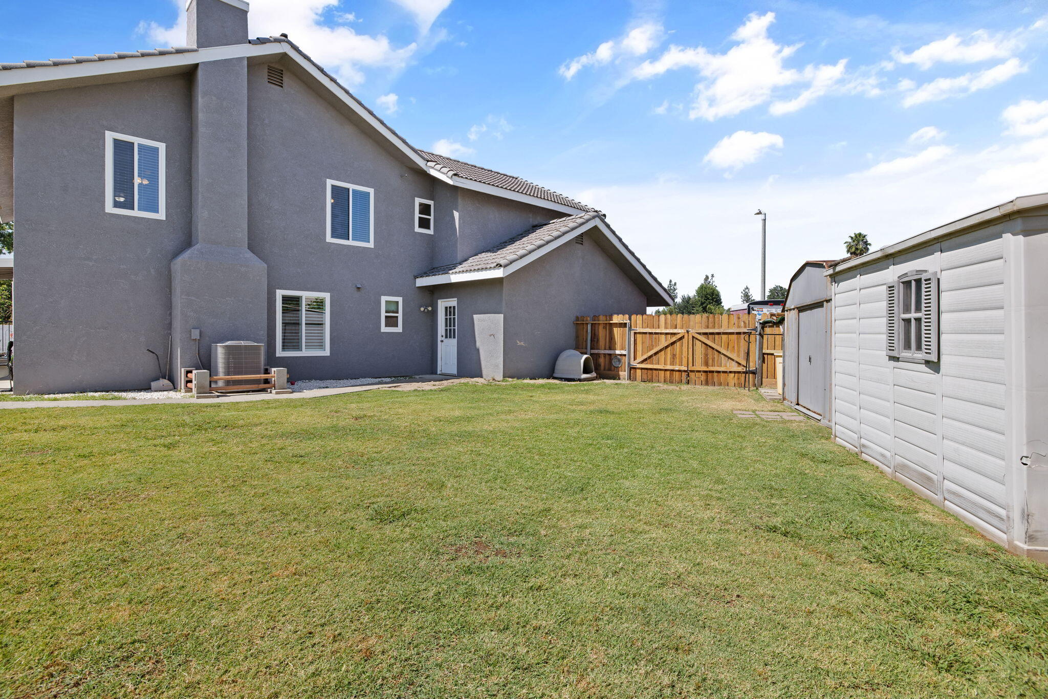 299 Orange Ct, Hanford, CA 93230