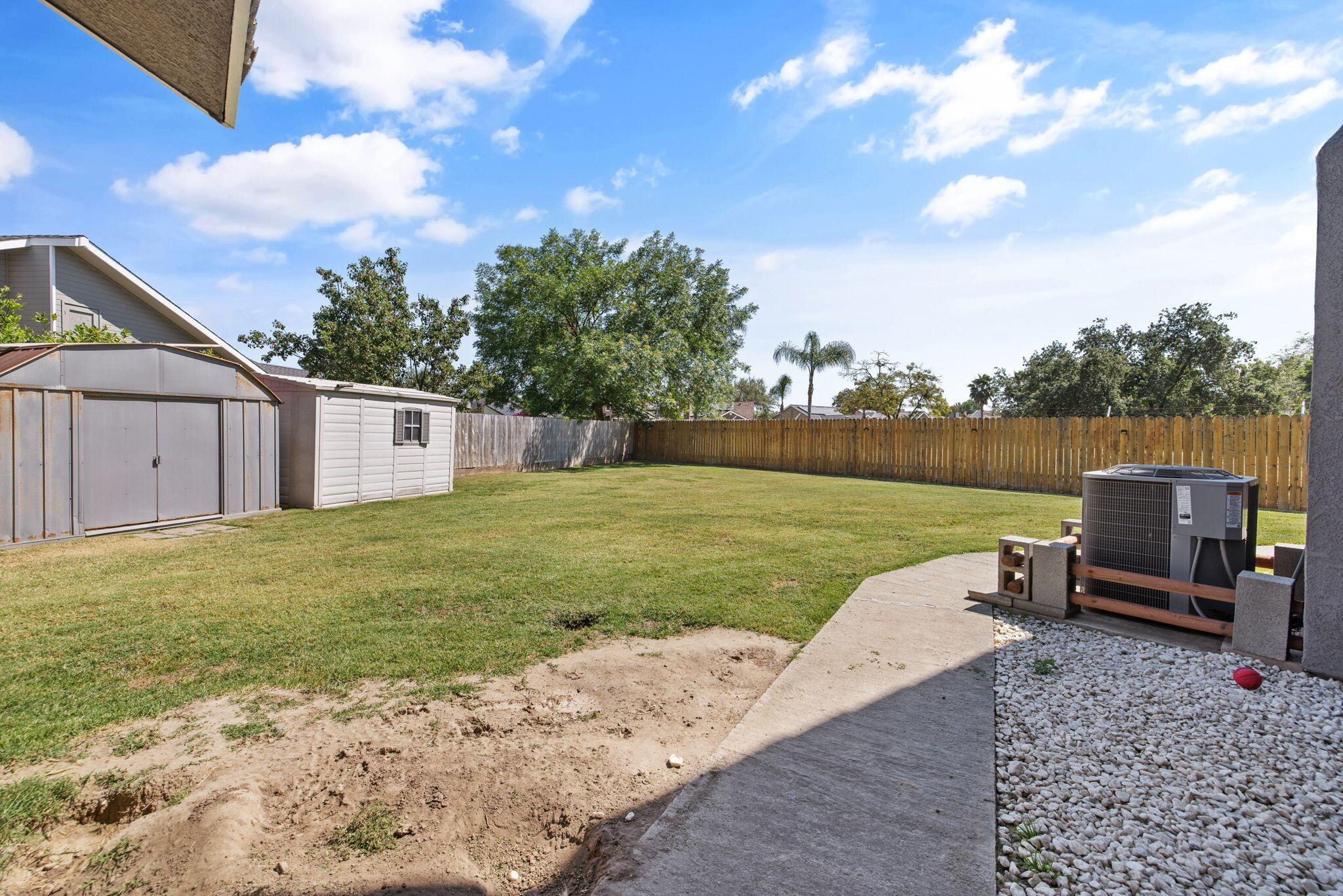 299 Orange Ct, Hanford, CA 93230