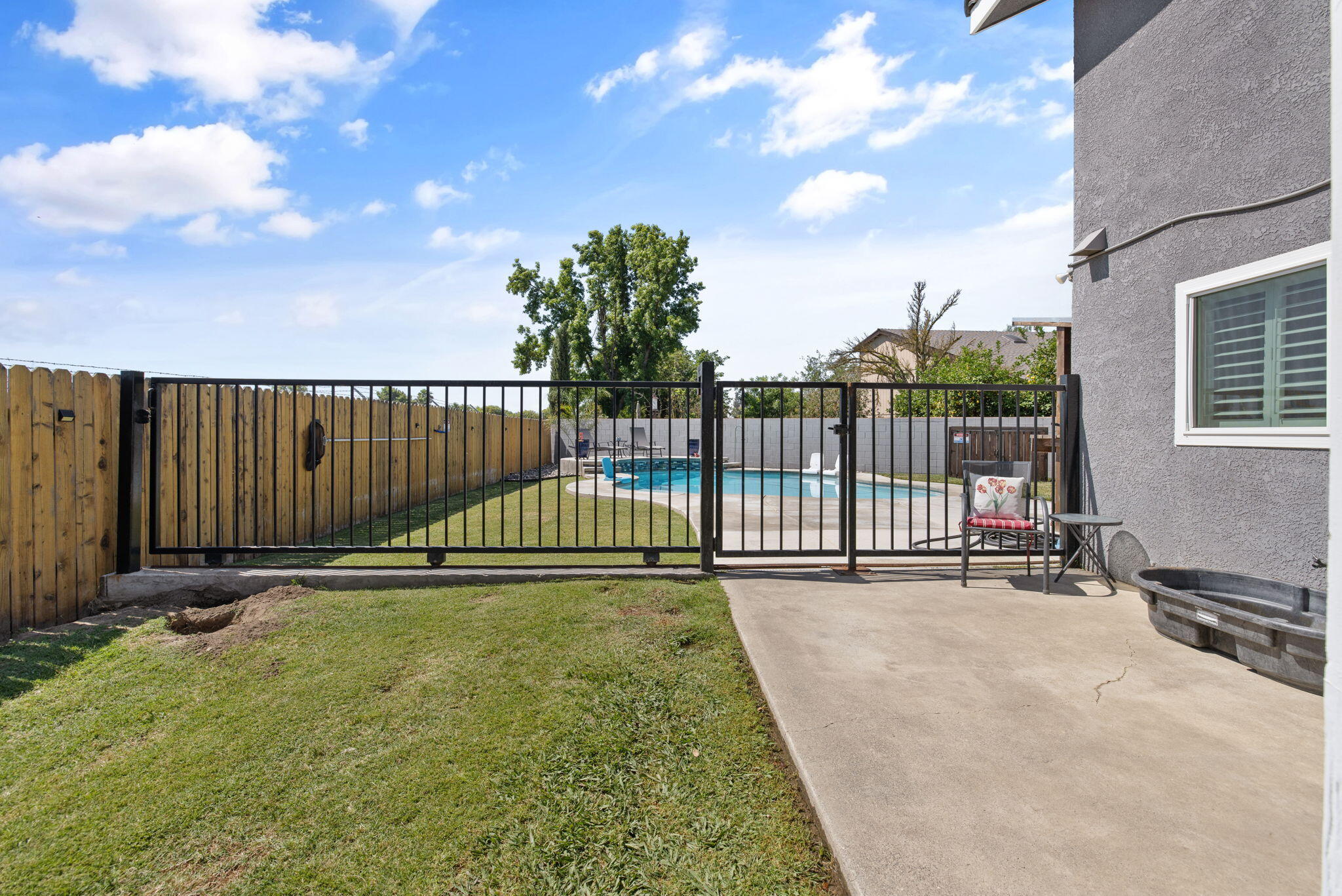 299 Orange Ct, Hanford, CA 93230
