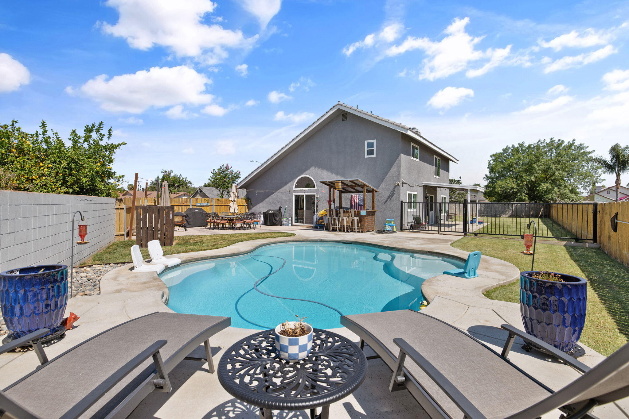 299 Orange Ct, Hanford, CA 93230