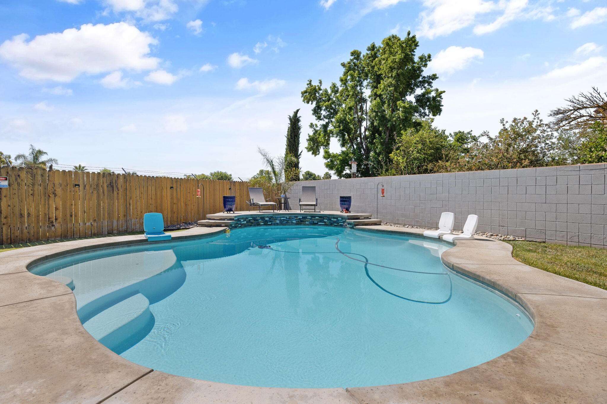 299 Orange Ct, Hanford, CA 93230