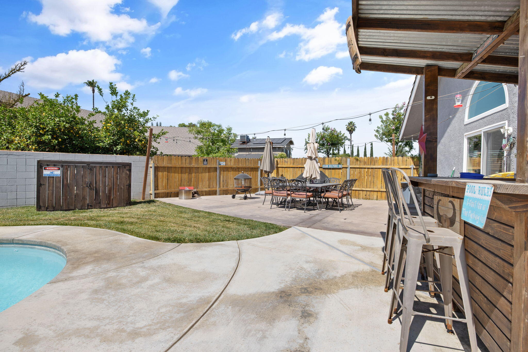 299 Orange Ct, Hanford, CA 93230