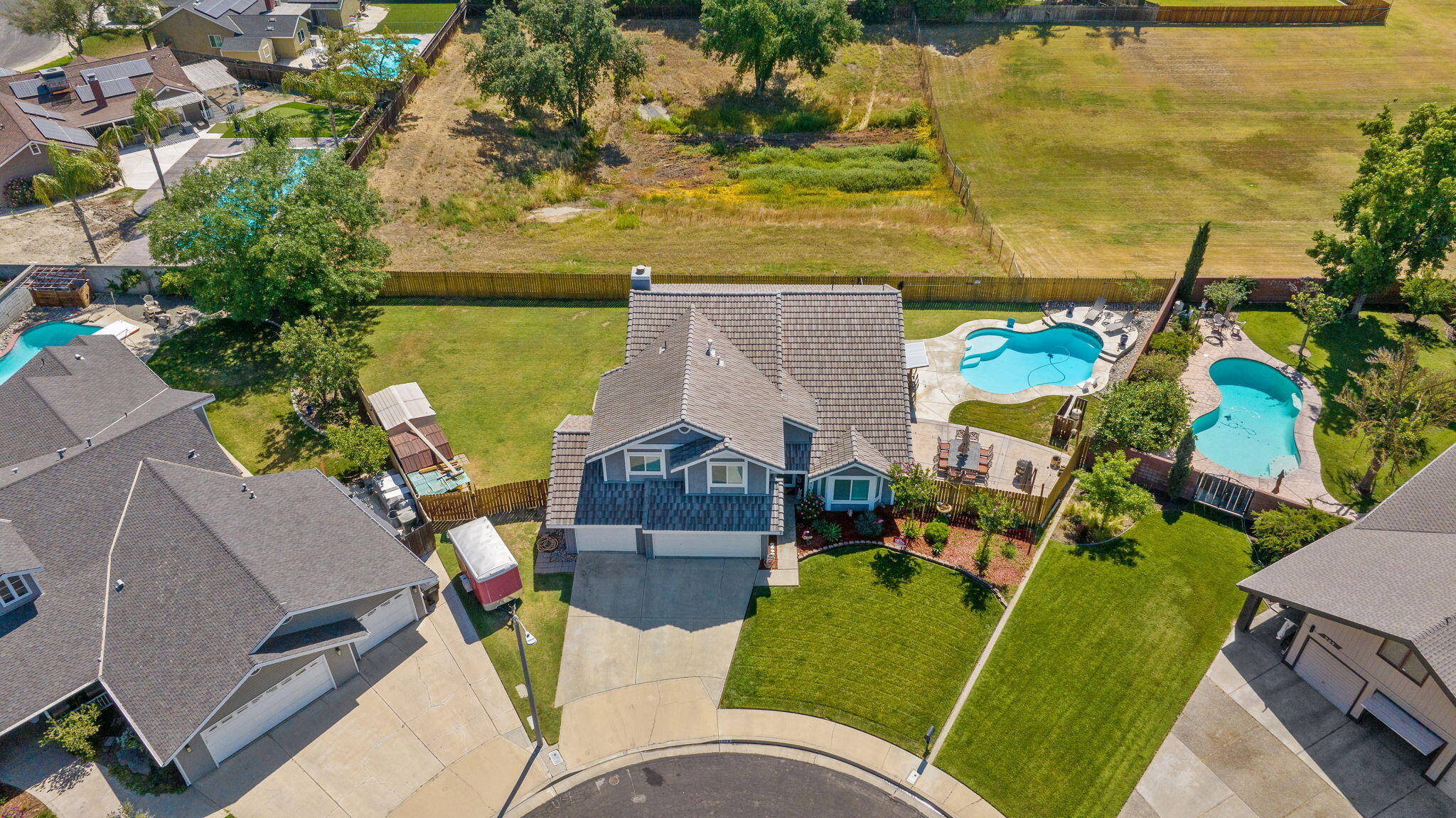 299 Orange Ct, Hanford, CA 93230