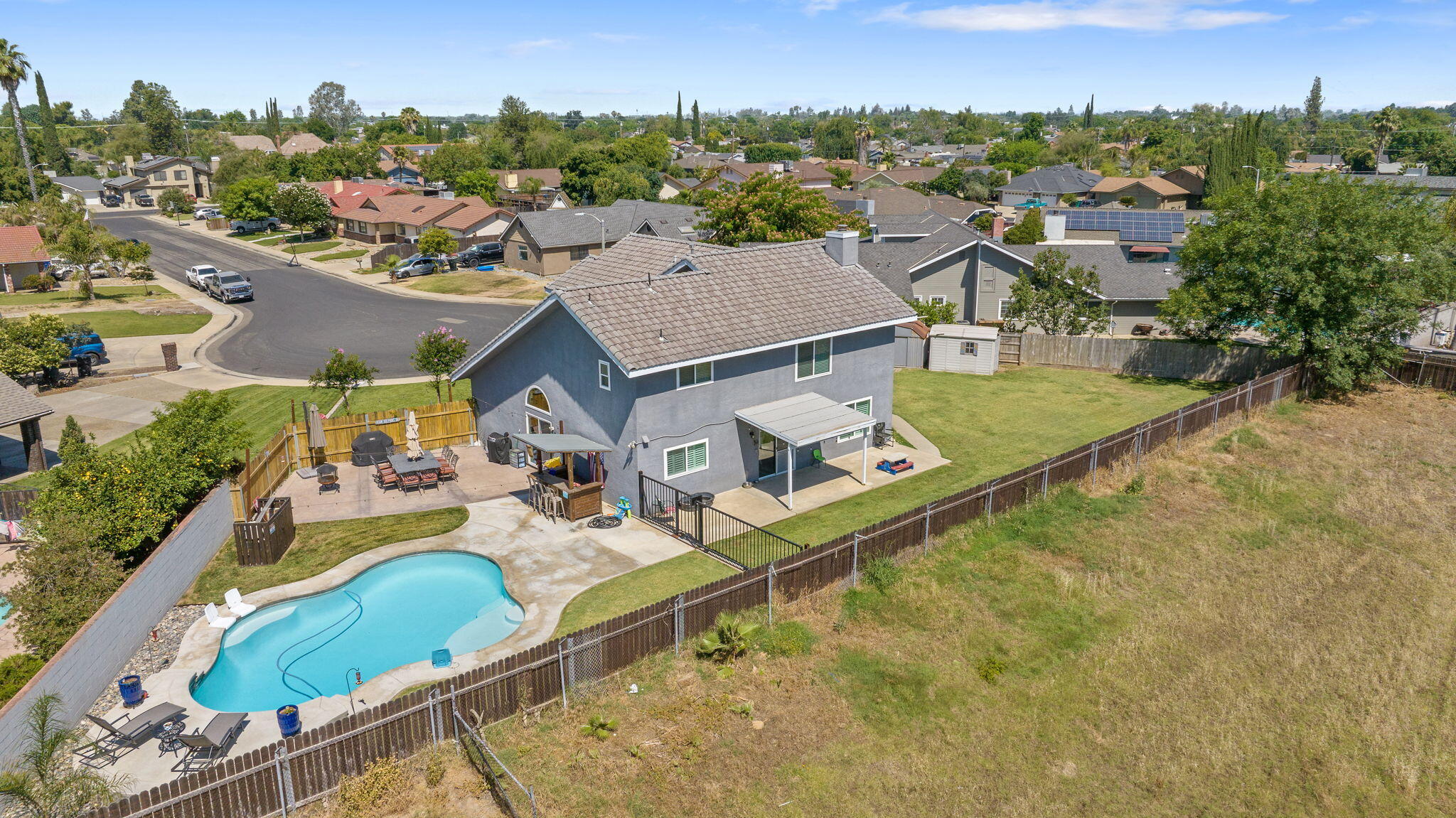 299 Orange Ct, Hanford, CA 93230