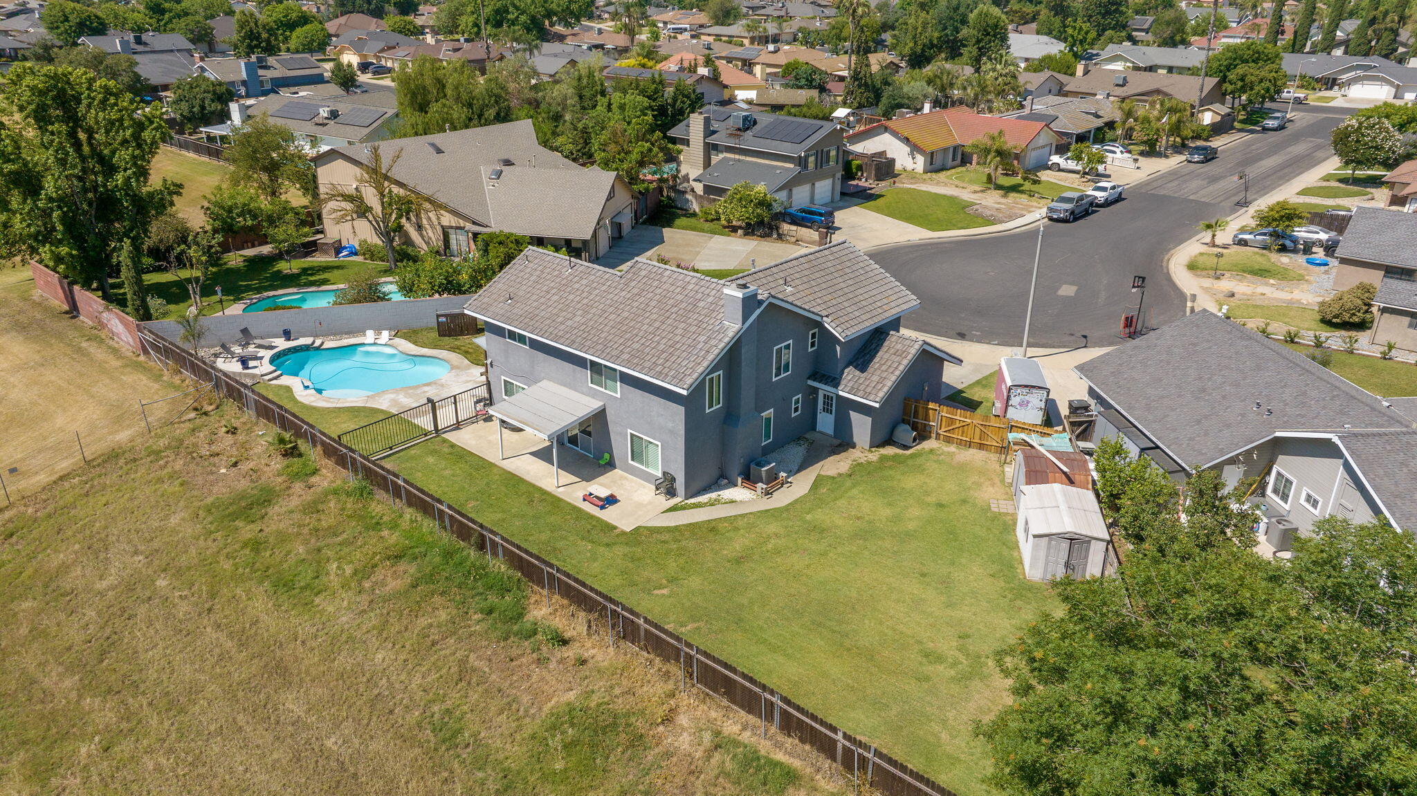 299 Orange Ct, Hanford, CA 93230