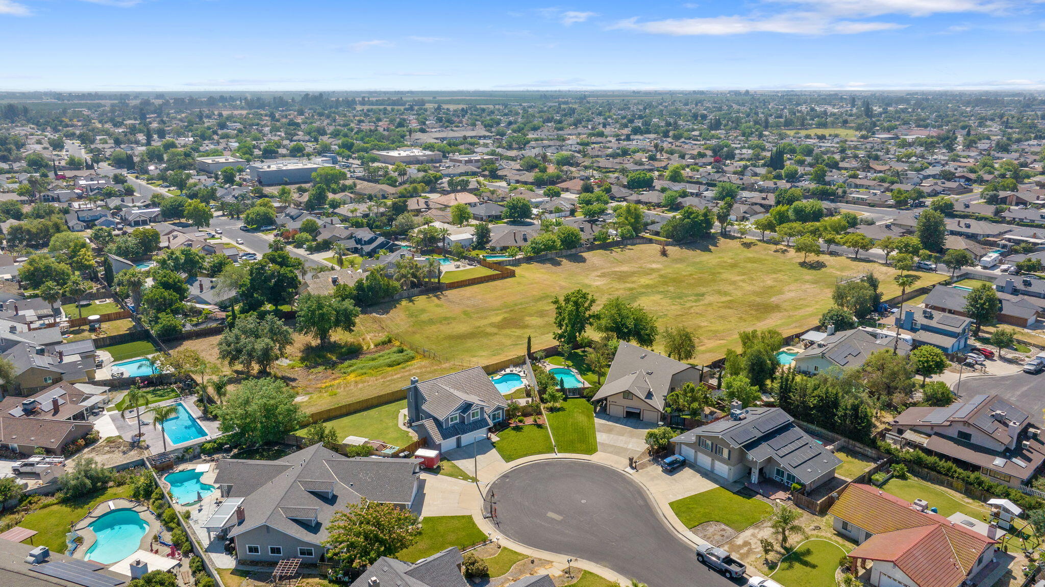 299 Orange Ct, Hanford, CA 93230