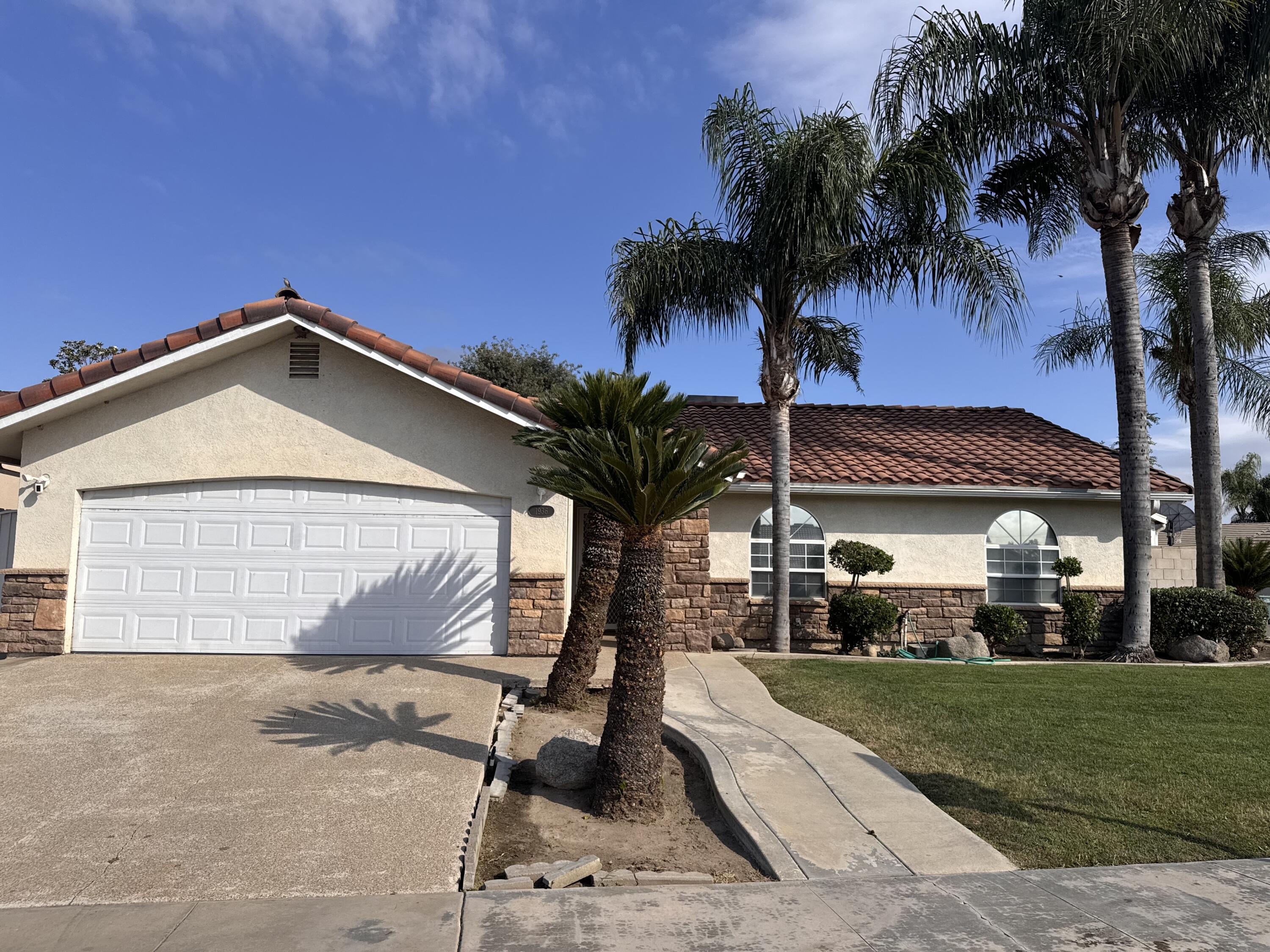 1936 Cypress Cove Dr, Tulare, CA 93274