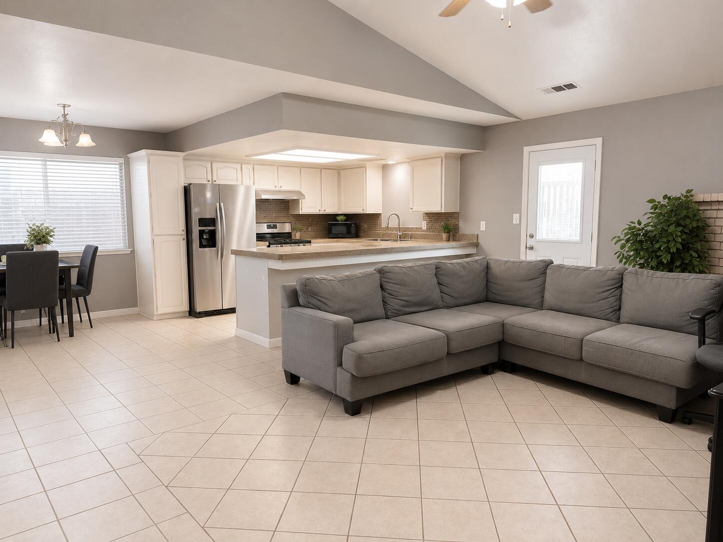 1936 Cypress Cove Dr, Tulare, CA 93274