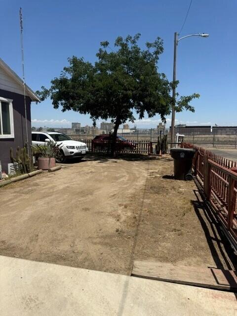 561 S I St, Tulare, CA 93274