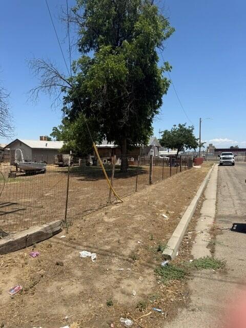561 S I St, Tulare, CA 93274