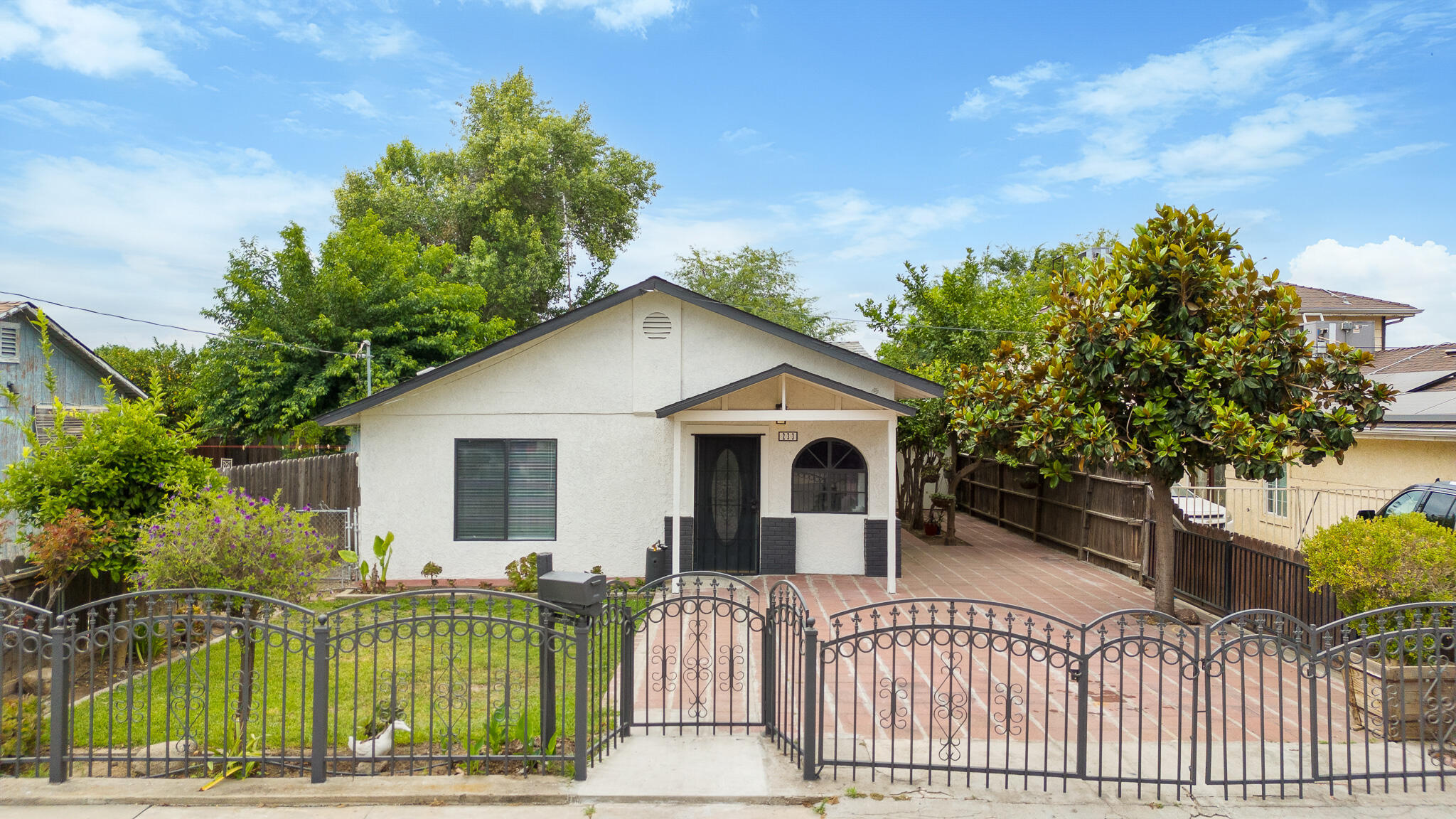 233 W River Ave, Porterville, CA 93257