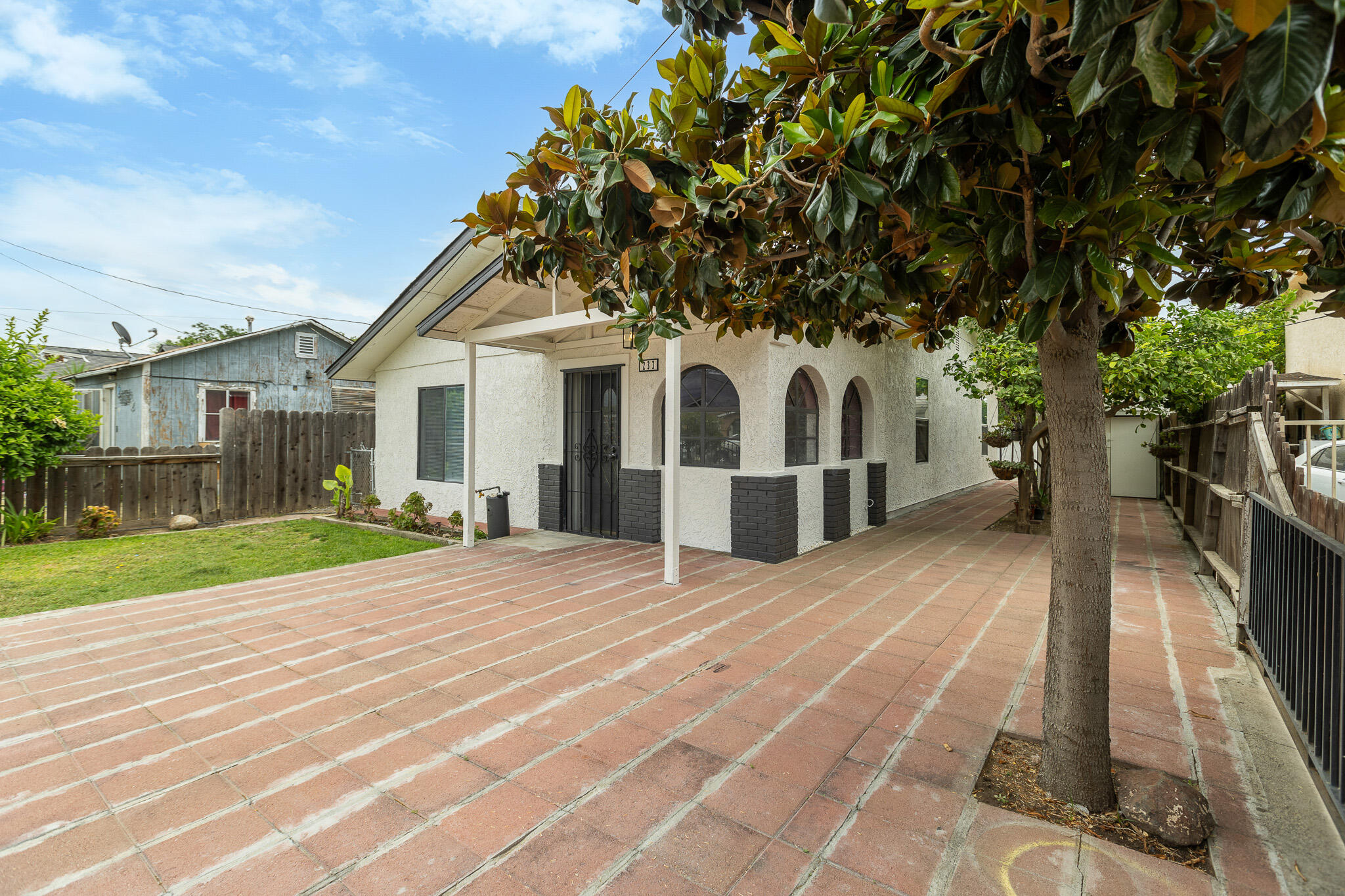 233 W River Ave, Porterville, CA 93257