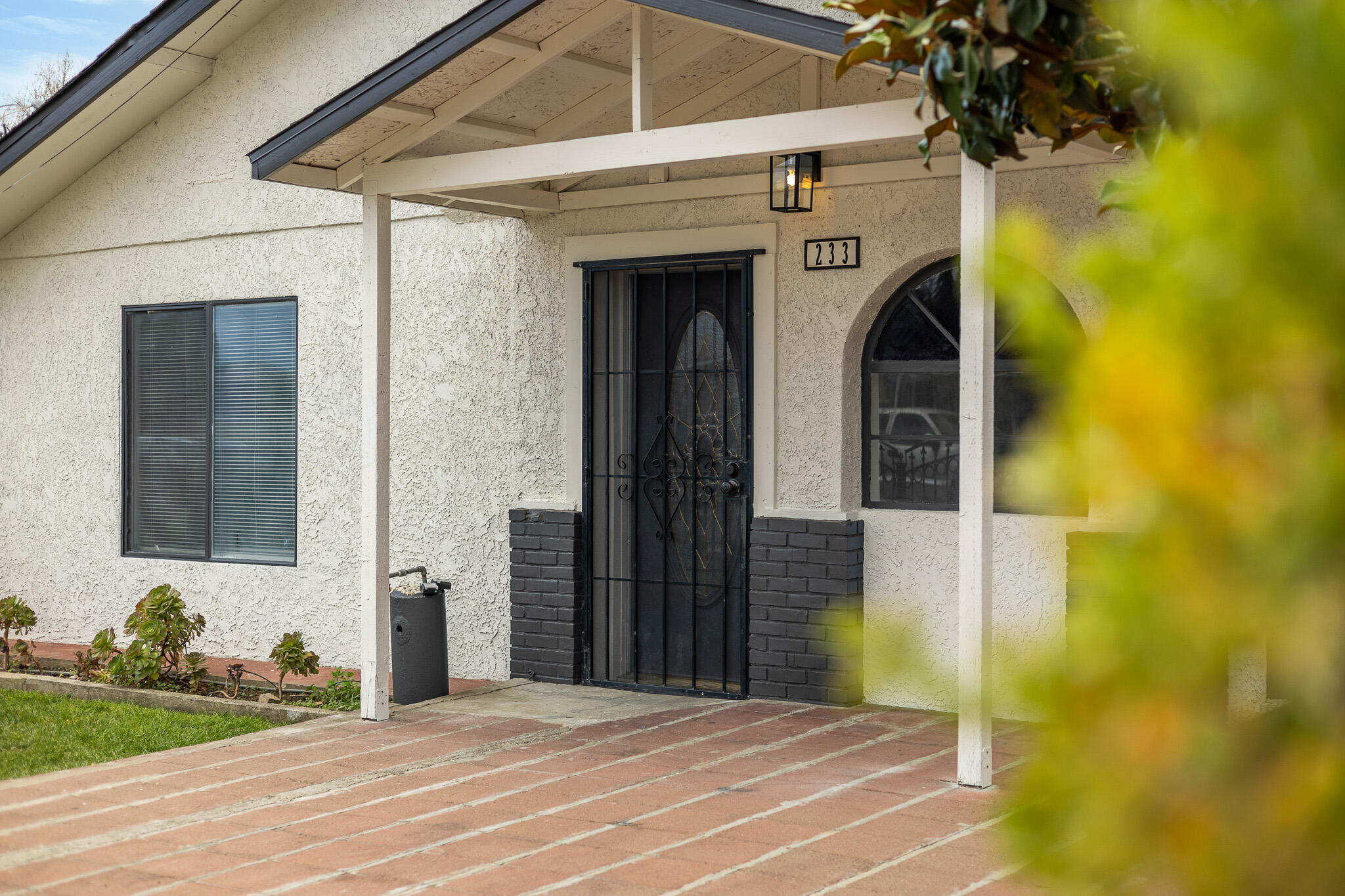 233 W River Ave, Porterville, CA 93257