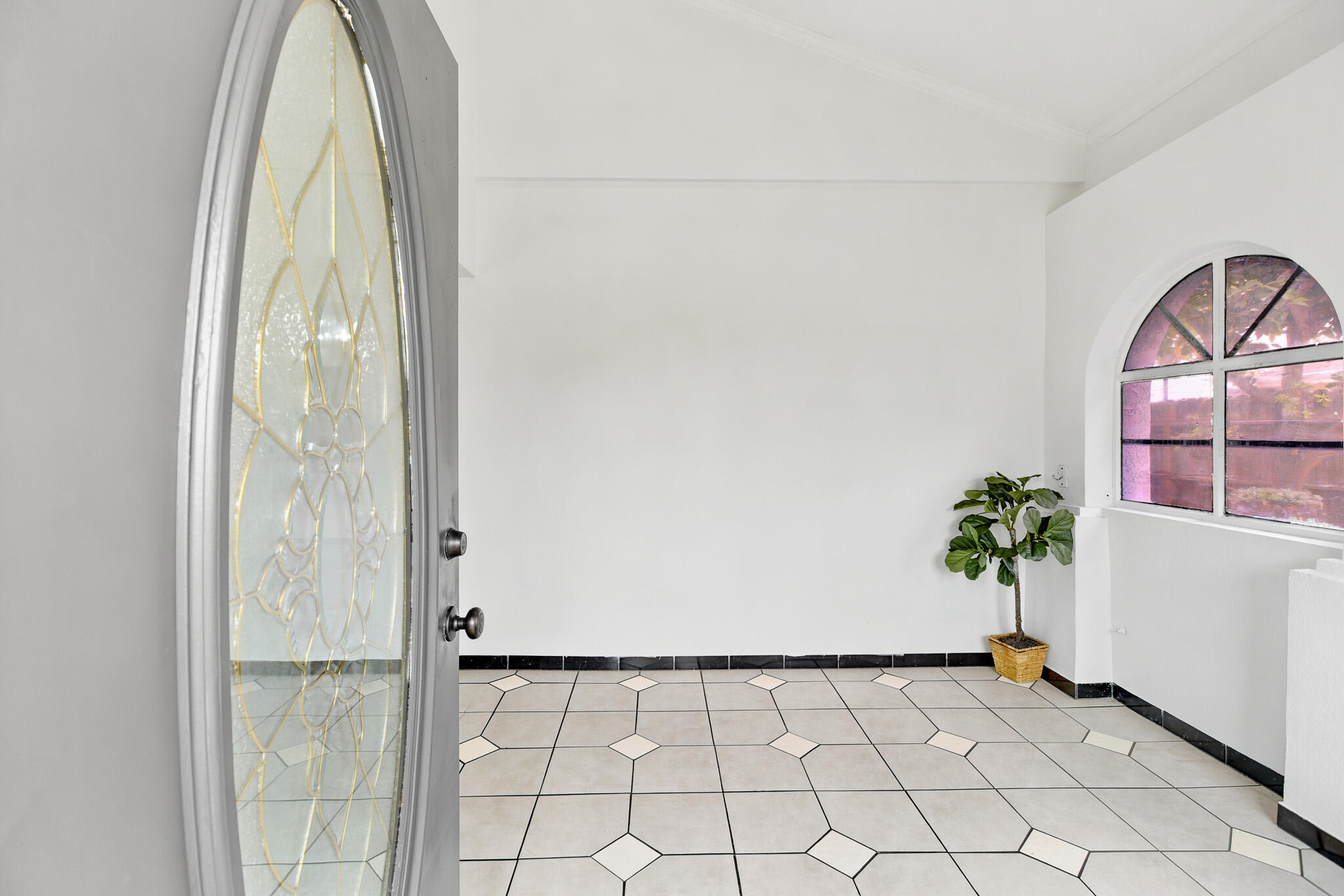 233 W River Ave, Porterville, CA 93257