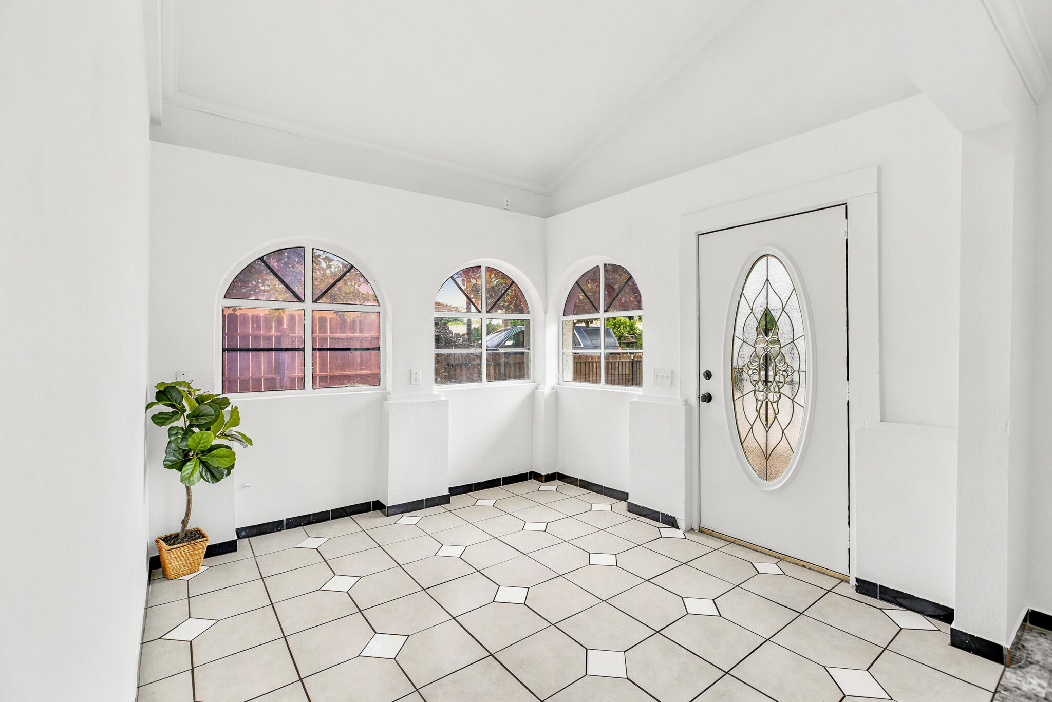 233 W River Ave, Porterville, CA 93257