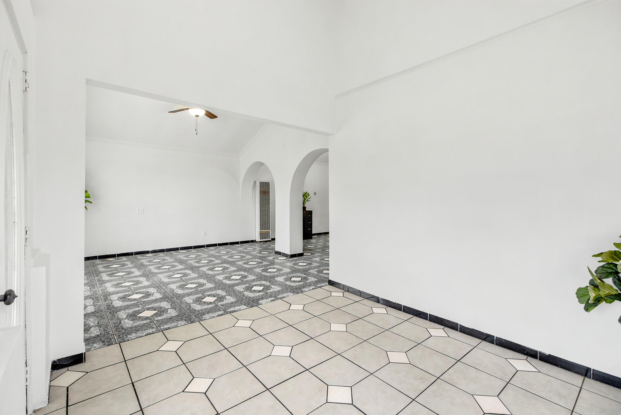 233 W River Ave, Porterville, CA 93257