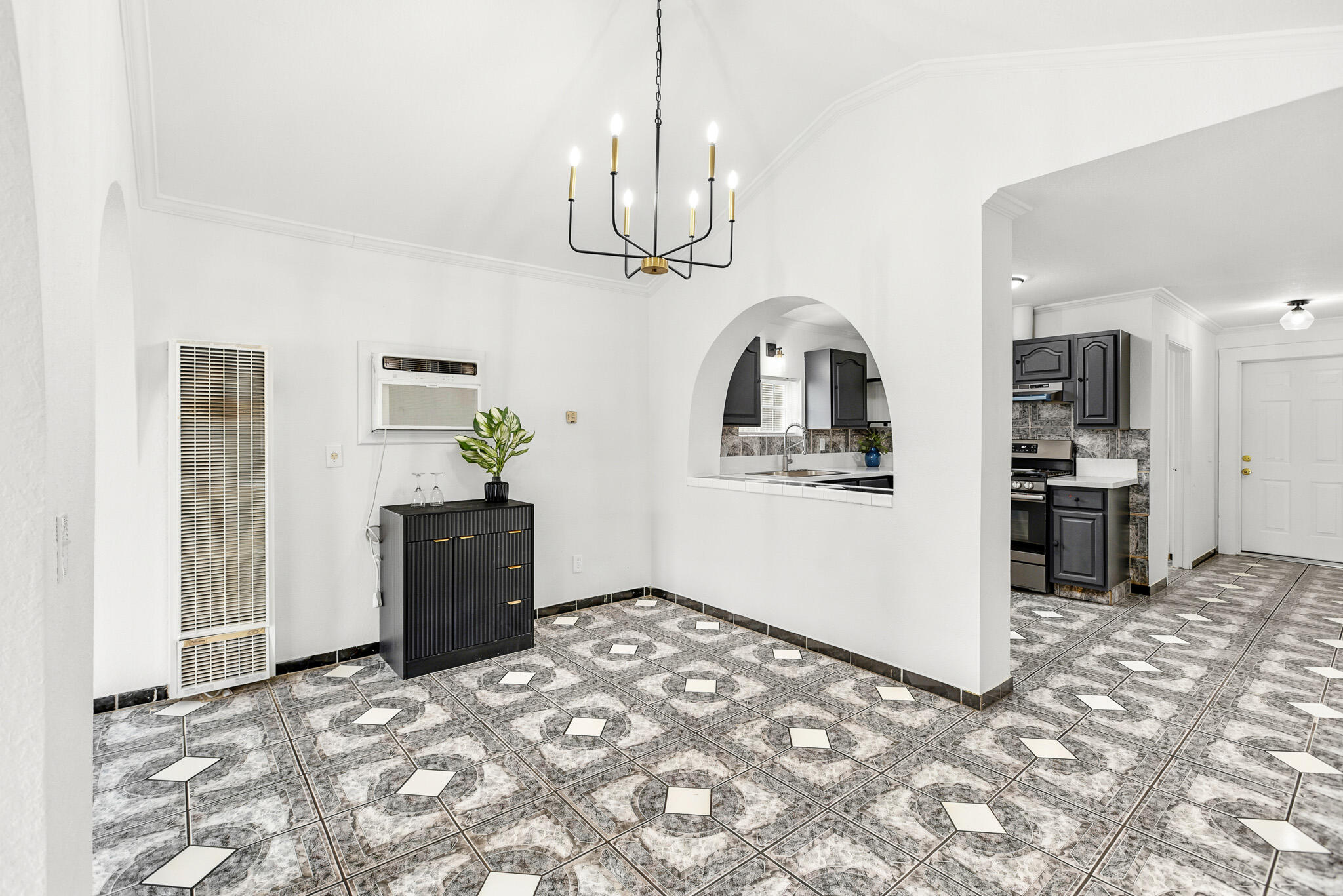 233 W River Ave, Porterville, CA 93257