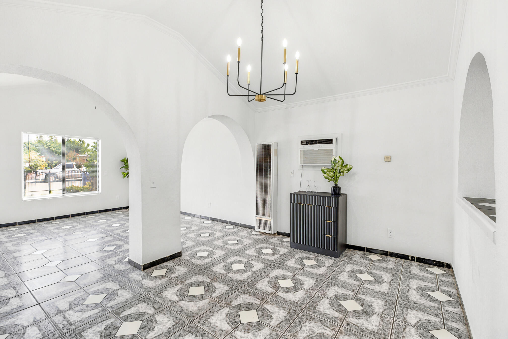233 W River Ave, Porterville, CA 93257