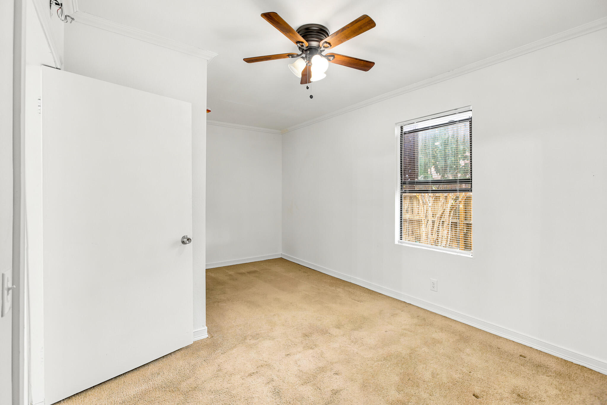 233 W River Ave, Porterville, CA 93257