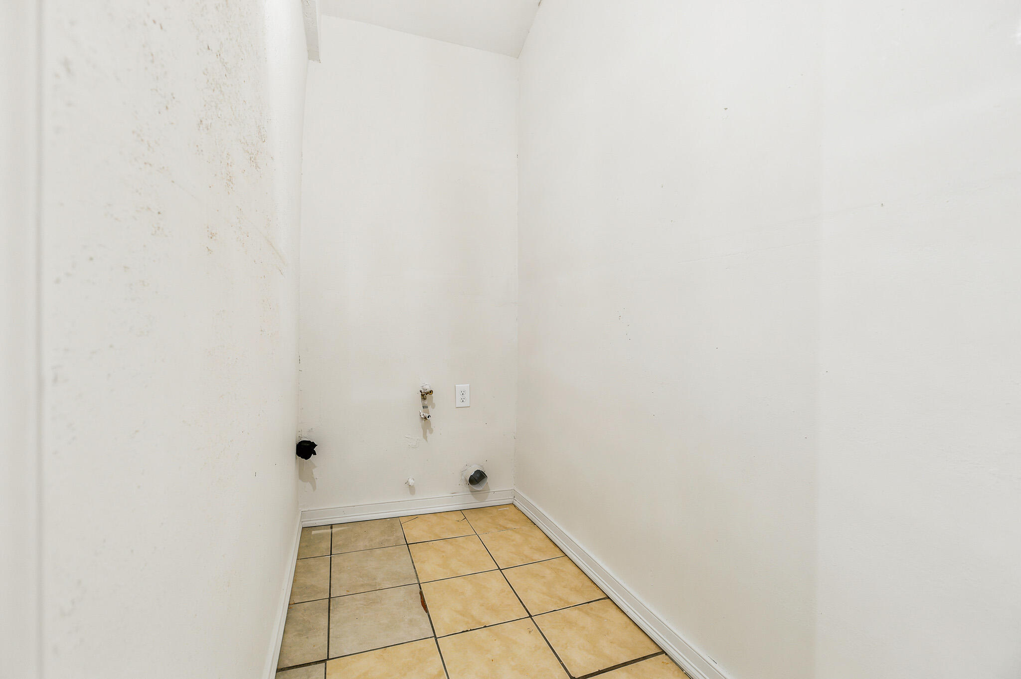 233 W River Ave, Porterville, CA 93257