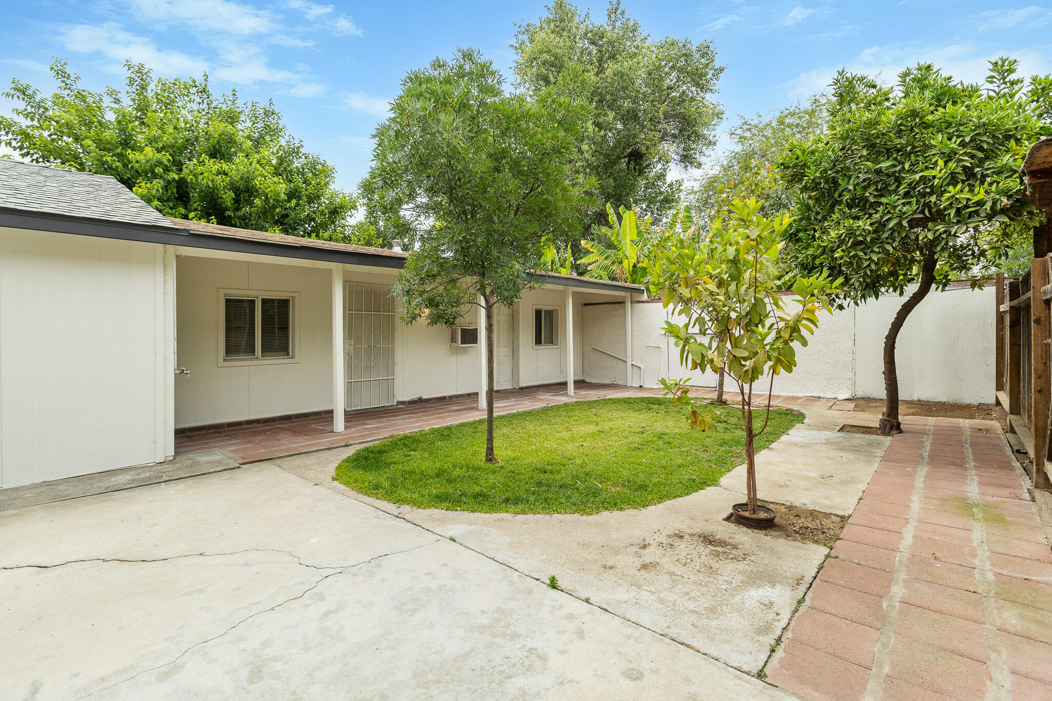 233 W River Ave, Porterville, CA 93257