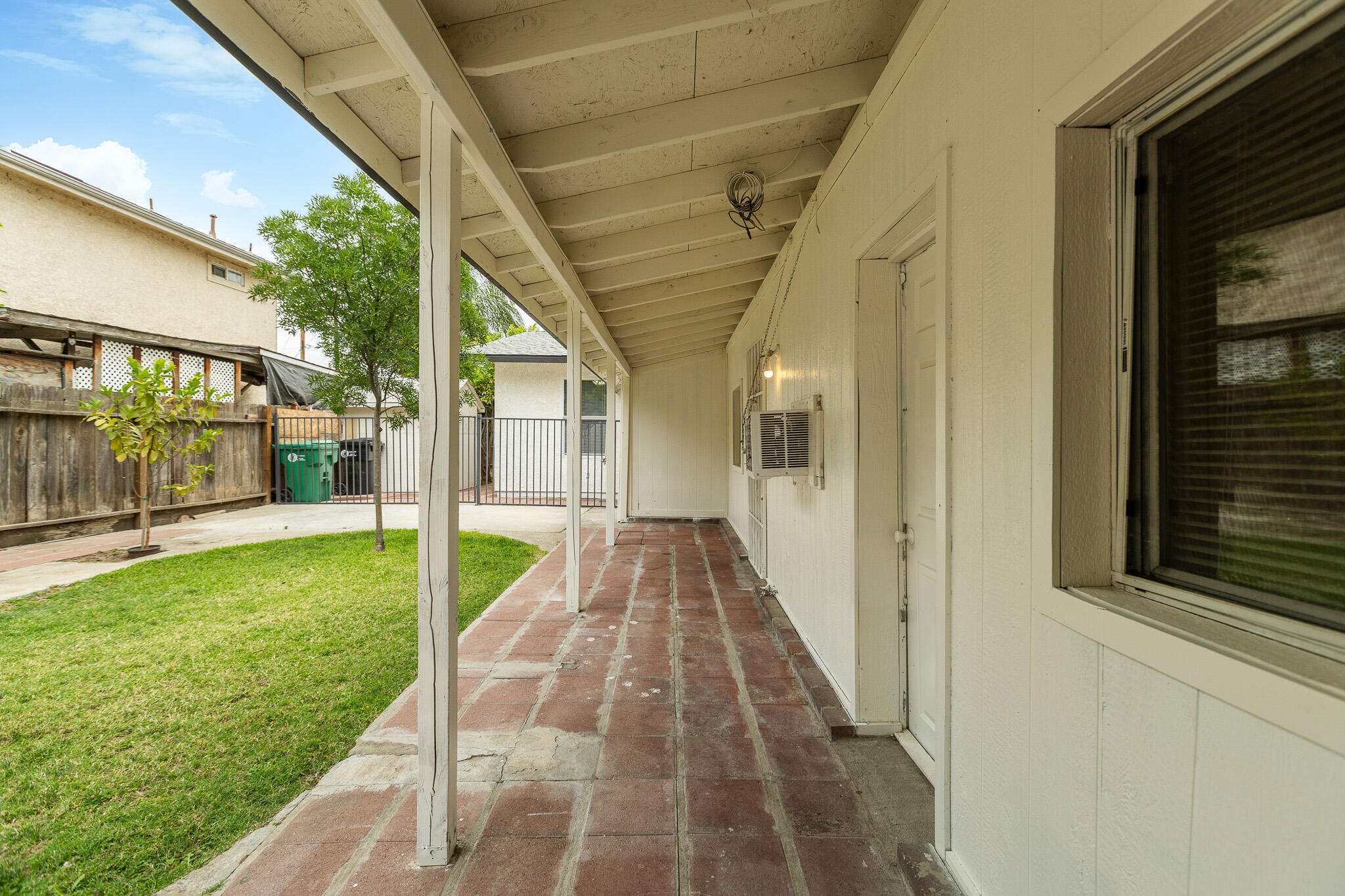 233 W River Ave, Porterville, CA 93257