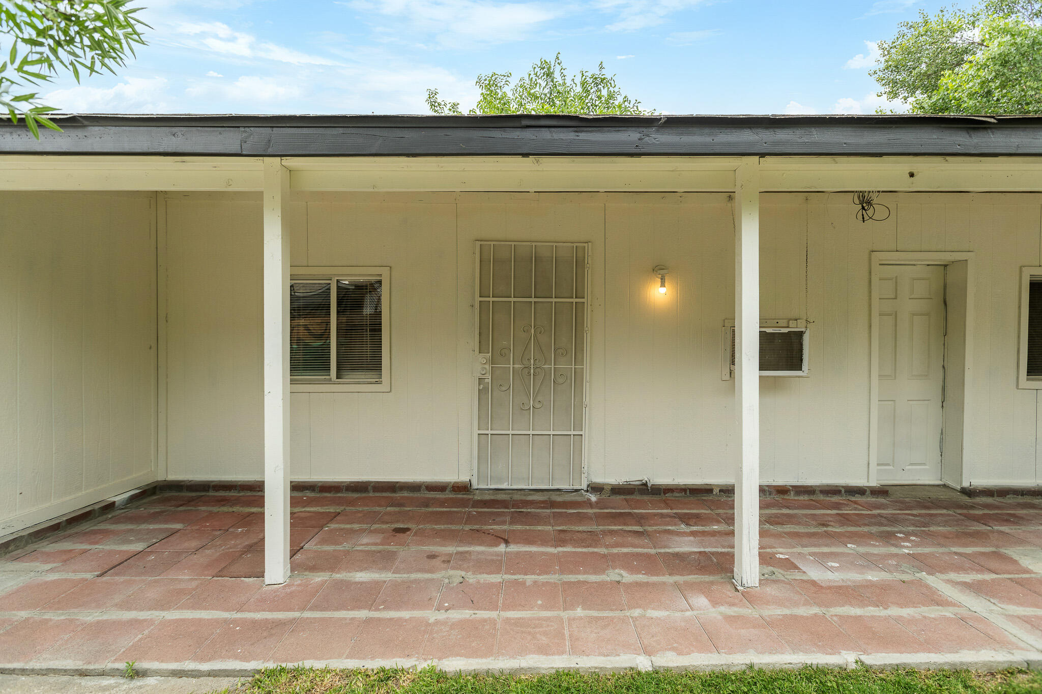 233 W River Ave, Porterville, CA 93257