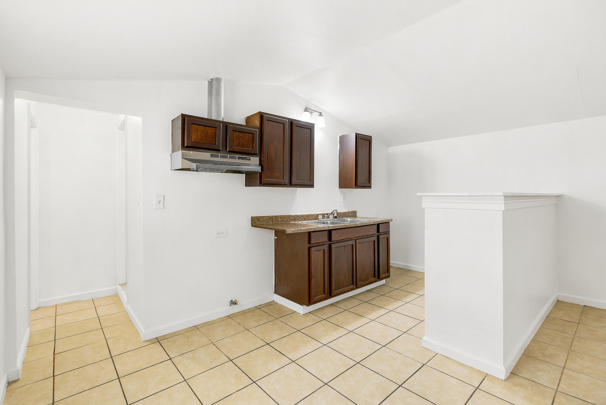 233 W River Ave, Porterville, CA 93257