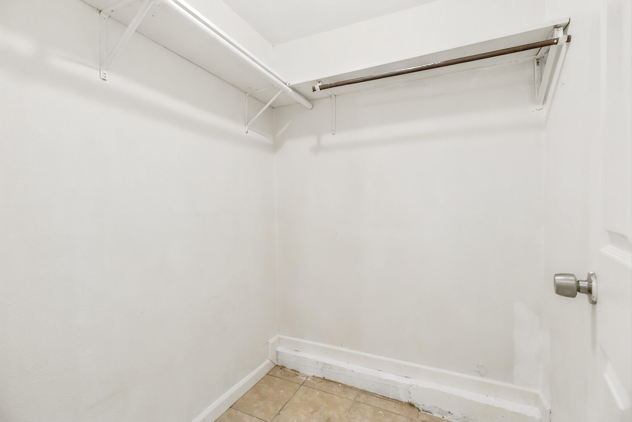 233 W River Ave, Porterville, CA 93257