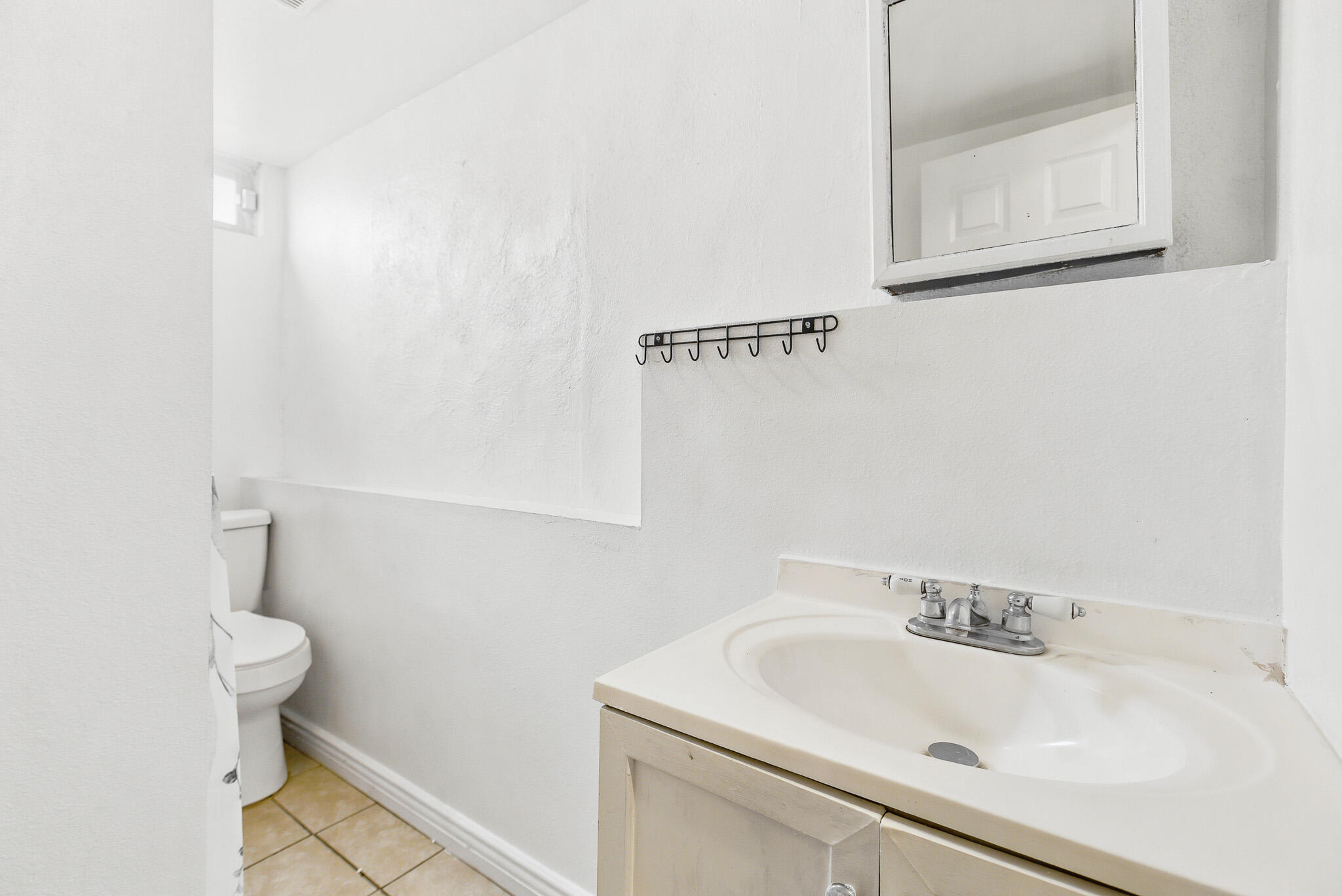 233 W River Ave, Porterville, CA 93257