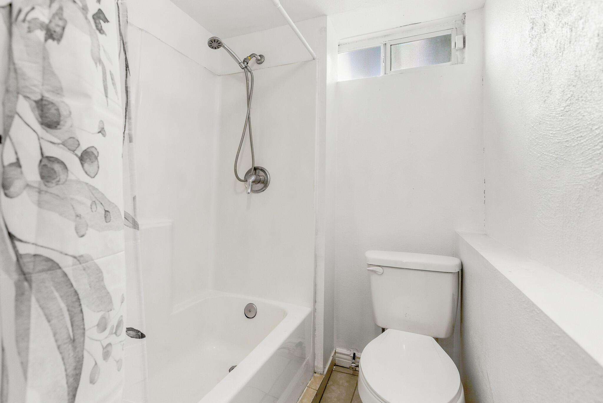 233 W River Ave, Porterville, CA 93257