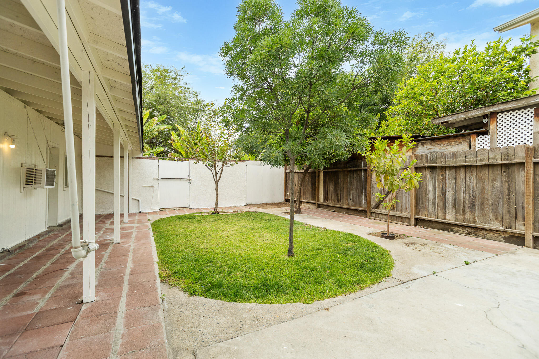 233 W River Ave, Porterville, CA 93257