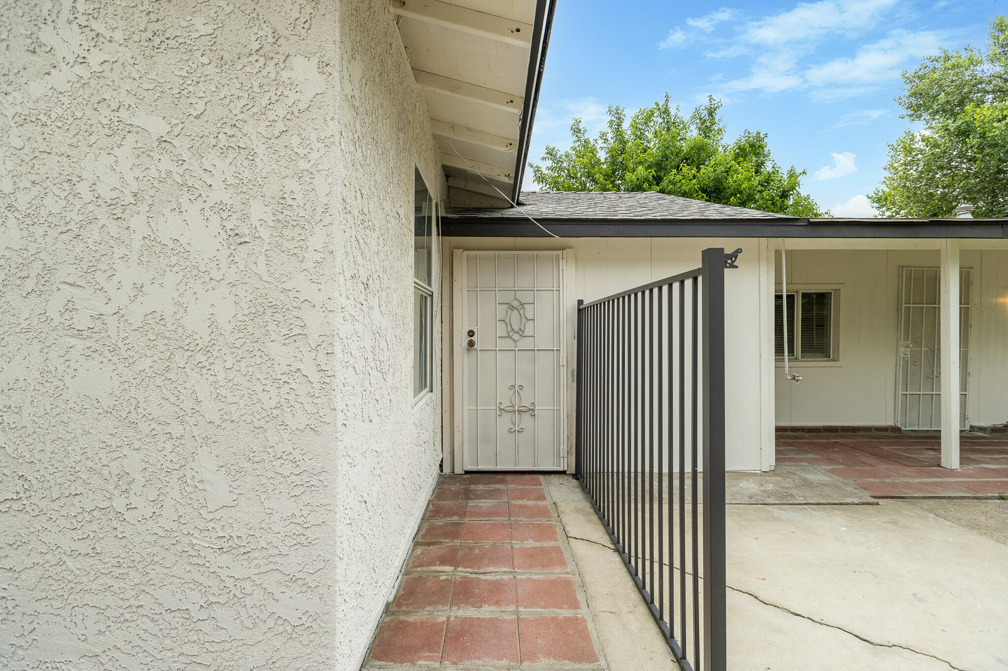 233 W River Ave, Porterville, CA 93257