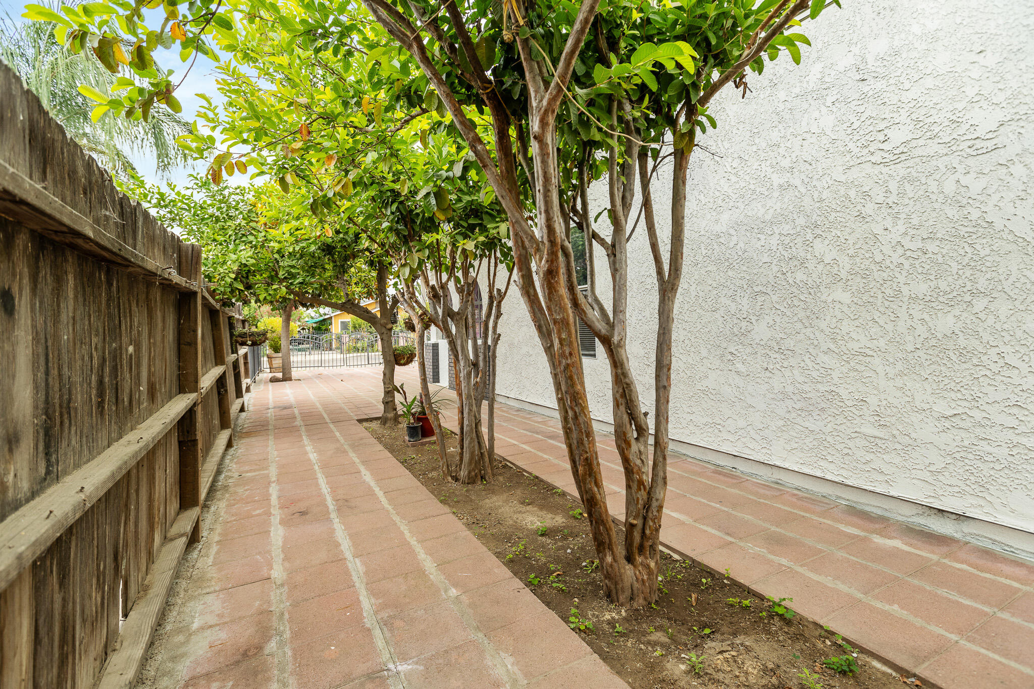 233 W River Ave, Porterville, CA 93257