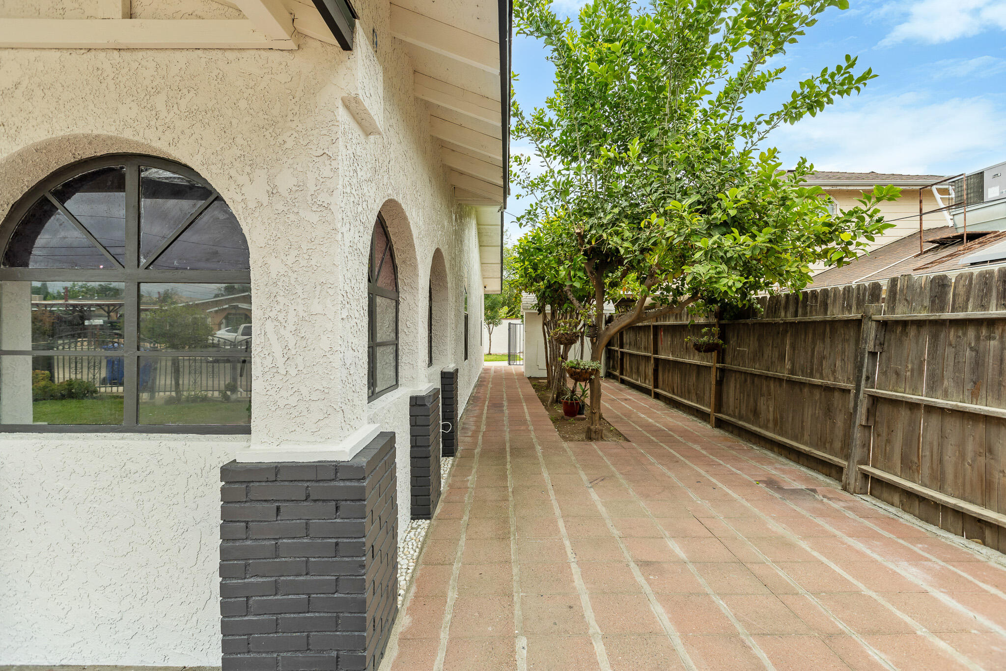 233 W River Ave, Porterville, CA 93257